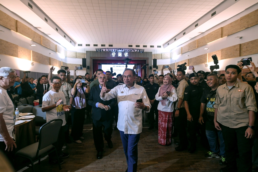 Anwar said today that the documents concerning the addendum were submitted to the Attorney General’s Chambers, and not to him or any member of the Pardons Board. — Bernama pic