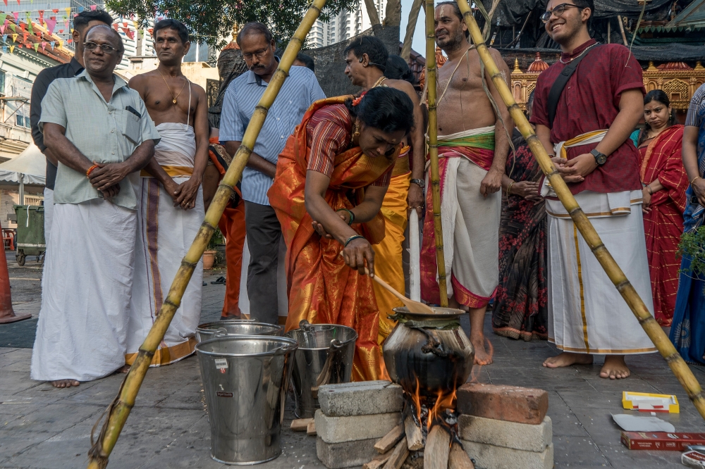 File photo of a woman preparing sarkarai pongal — rice boiled in milk with jaggery — during the Pongal celebrations in Kuala Lumpur on January 15, 2023. — Picture by Shafwan Zaidon
