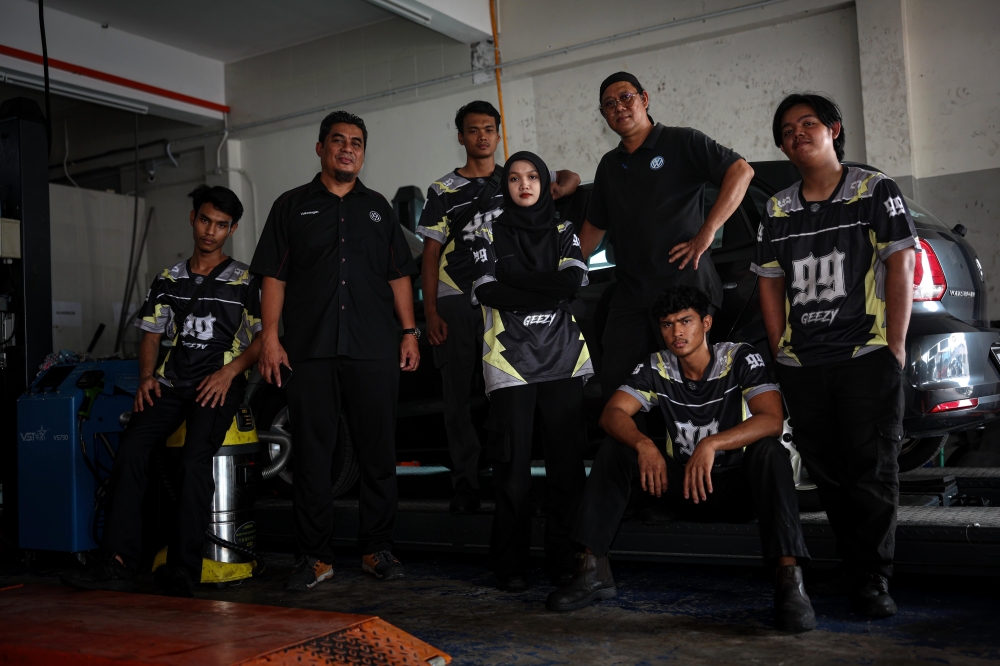 Khairin Qisstina is the only female mechanic at MTH Autohaus & Accessories in Taman Pengkalan Jaya, Ipoh. — Bernama pic