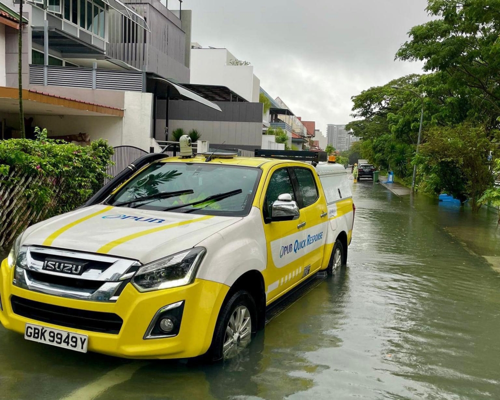 A PUB Quick Response Team vehicle responded to the flooding along Jalan Seaview on Janueary 10, 2025. — Picture from Facebook/PUB