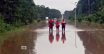 Thank you, Abang Bomba: Firefighters rescue flood-trapped couple and four-month-old daughter on way from Sibu to Kanowit