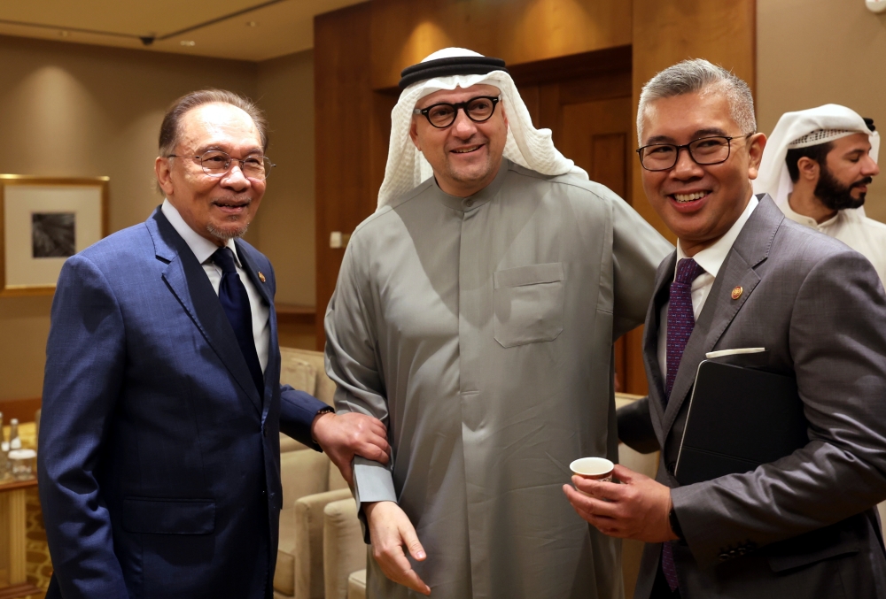 Prime Minister Datuk Seri Anwar Ibrahim (left) and Minister of Investment, Trade, and Industry Datuk Seri Tengku Zafrul Abdul Aziz (right) meet with with Masdar Chief Executive Officer Mohamed Jameel Al Ramahi in Abu Dhabi on Jan 13, 2025. —Bernama pic