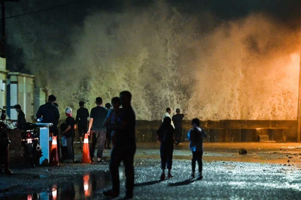 Large waves crash against a seawall following a high tide phenomenon and strong winds in Kuala Terengganu on Jan 13, 2025. — Bernama pic