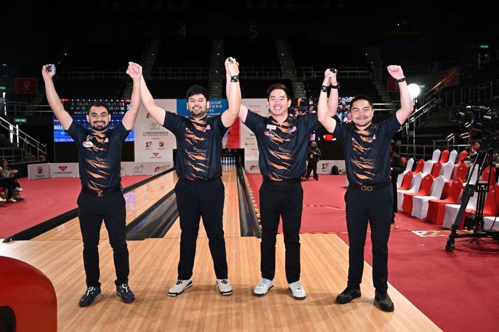 The national team comprising of Timmy Tan, Ahmad Muaz Mohd Fishol, Muhammad Rafiq Ismail and Tun Hakim Tun Hasnul Azam overcame a tough challenge from Puerto Rico to win 3-2 with scores of 203-179, 216-257, 197-180, 185-222 and 227-161 at the Top Bowl, Kai Tak Sports Park. — Picture from Facebook/IBF