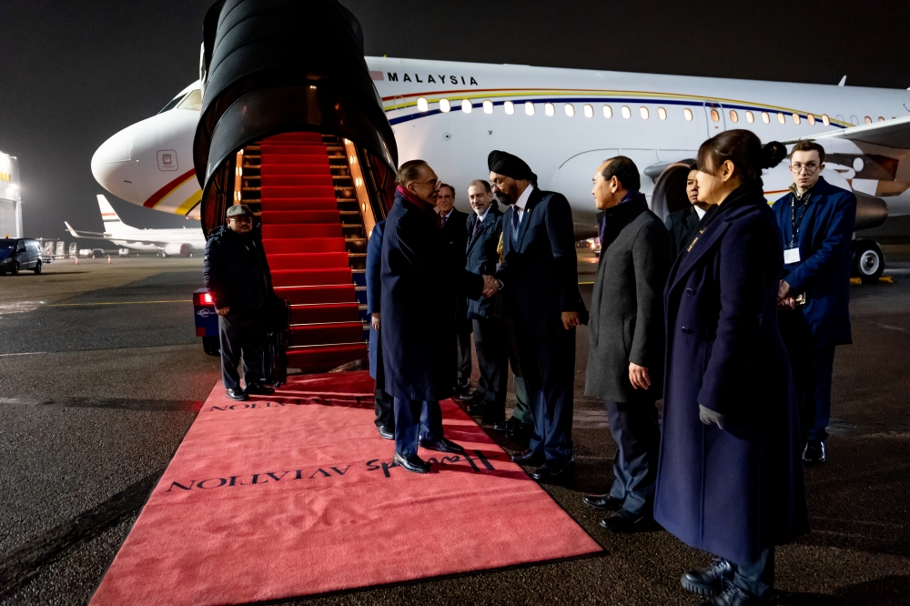 Anwar landed at the Stansted Airport in London, the UK at 10.50pm local time on January 14, 2025. — Bernama pic