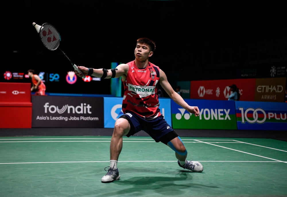 Leong stunned the 2022 Asian Games gold medallist yesterday, winning 18-21, 21-17, 21-17 to advance to the second round. — Bernama pic