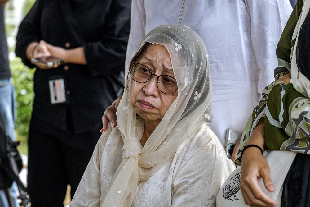 Toh Puan Na’imah Abdul Khalid wants the High Court to answer several questions of law regarding the MACC Act as well as the Anti-Money Laundering, Anti-Terrorism Financing and Proceeds from Unlawful Activities Act. — Picture by Firdaus Latif