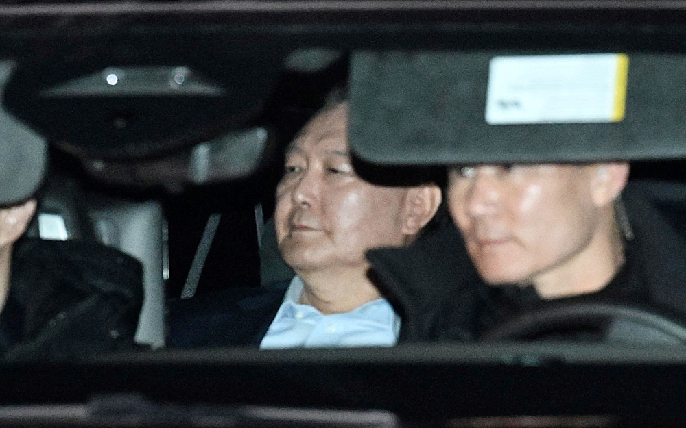 A motorcade carrying South Korea’s impeached President Yoon Suk-yeol leaves for the Seoul Detention Centre at the Corruption Investigation Office for High-ranking Officials (CIO) following his arrest, in Gwacheon, South Korea, January 15, 2025. — Reuters pic
