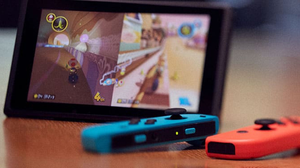 Players have long been hungry for news on a follow-up to Nintendo’s hybrid Switch console, which can be handheld or connected to a TV screen. — SoyaCincau pic