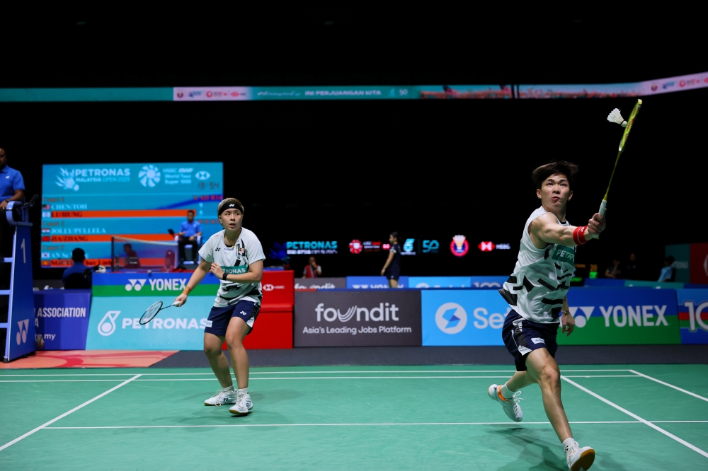 Malaysian mixed doubles pair Chen Tang Jie and Toh Ee Wei secured a dramatic 19-21, 21-12, 22-20 victory over Thai duo Dechapol Puavaranukroh and Supissara Paewsampran today. — Bernama pic