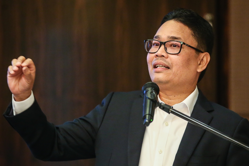 Halal Development Corporation Berhad chairman Khairul Azwan Harun conducts a media briefing in Petaling Jaya on January 15, 2025. — Picture by Yusof Mat Isa