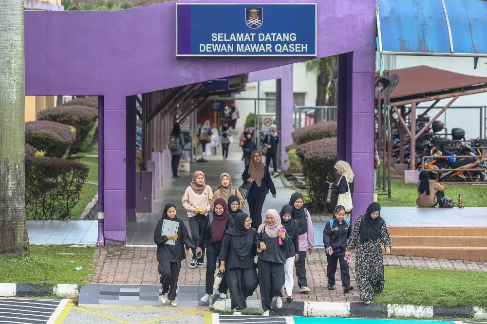 File picture of university students at the UiTM campus in Shah Alam, Selangor on May 16, 2024. With a total score of 69.8 out of 100 across four indicators — academic readiness, future of work, skills fit and economic transformation — Malaysia performed best in academic readiness and worst in economic transformation. — Picture by Yusof Mat Isa