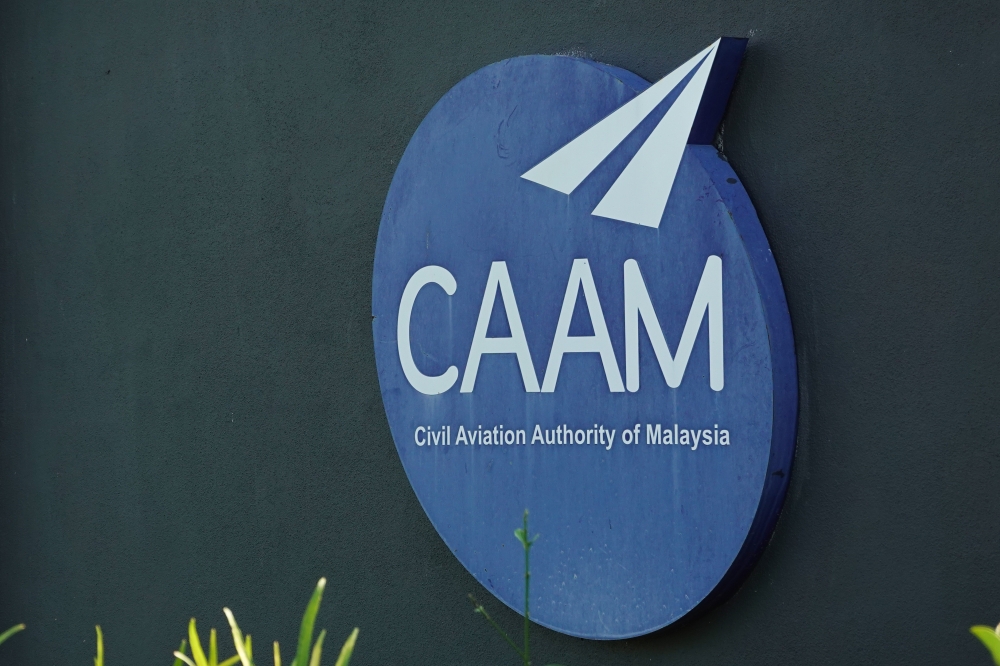 The agreement was inked by CAAM chief executive officer Datuk Capt Norazman Mahmud and AEROTHAI executive vice-president and chief operation officer Sunun Nimfuk today. — Picture by Miera Zulyana