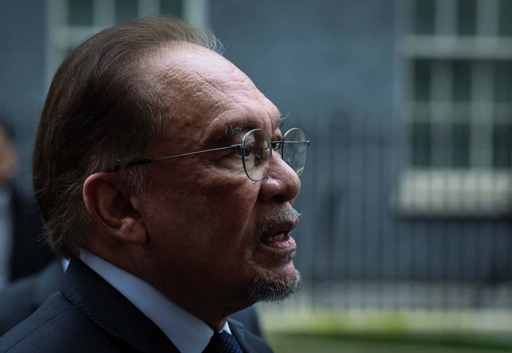 Prime Minister Datuk Seri Anwar Ibrahim said strong gross domestic product growth, policy stability, and rising foreign direct investment have rekindled global interest in Malaysia’s capital markets and positioned the country as one of the leading investment destinations in the region. — Bernama pic