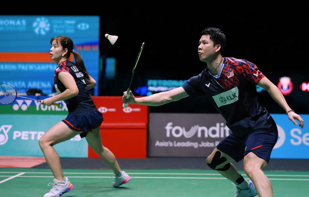 The world No. 5 duo, Goh Soon Huat-Shevon Jemie Lai, cruised past Taiwan’s Yang Po-hsuan and Hu Ling-fang with a dominant 21-11, 21-15 victory in just 28 minutes. — Bernama pic