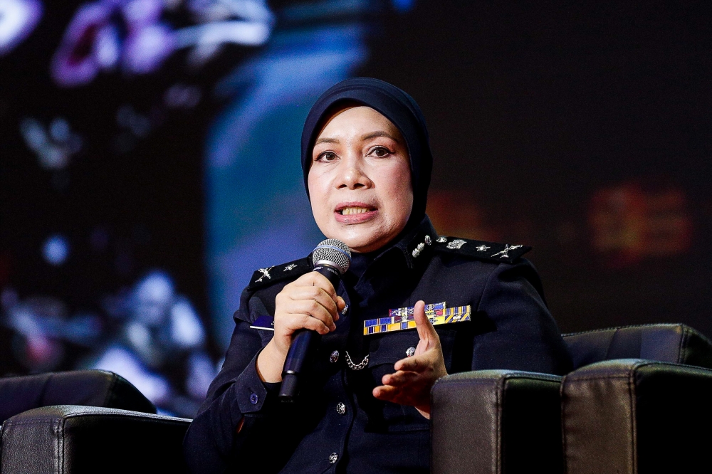 Bukit Aman’s Sexual, Women and Child Investigation Division’s (D11) principal assistant director Assistant Commissioner Siti Kamsiah Hassan said police have arrested a man on suspicion of sexually abusing his 15-year-old stepdaughter at their home in Batu 13, Jalan Puchong in Subang Jaya last Monday. — Picture by Sayuti Zainudin 