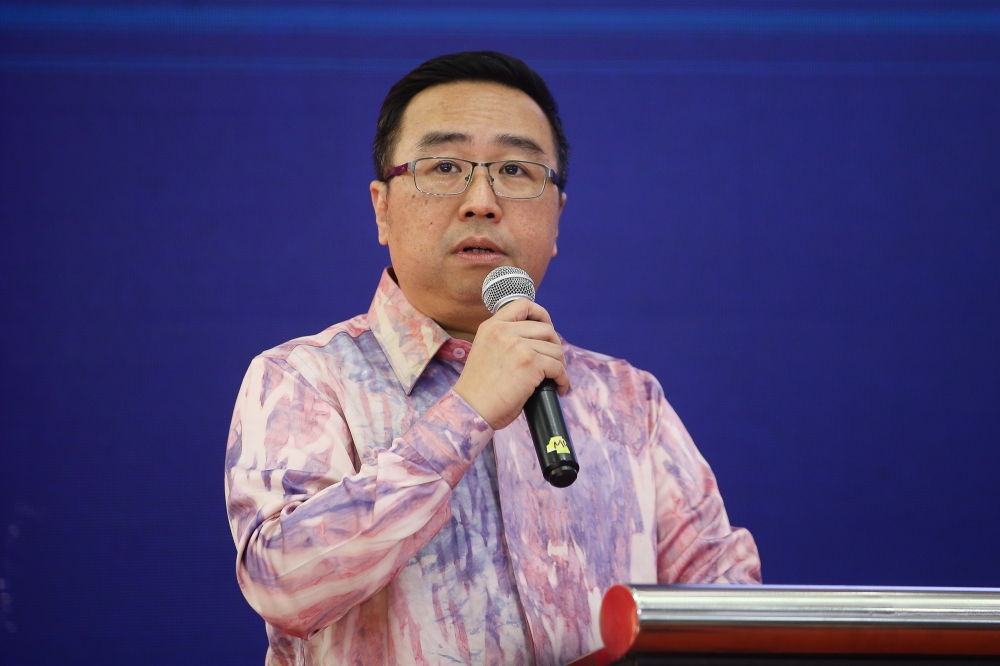 Science Technology and Innovation Minister Chang Lih Kang speaks during the launch of Versa Quest at Atria Shopping Gallery in Petaling Jaya January 18, 2025. — Picture by Yusof Mat Isa