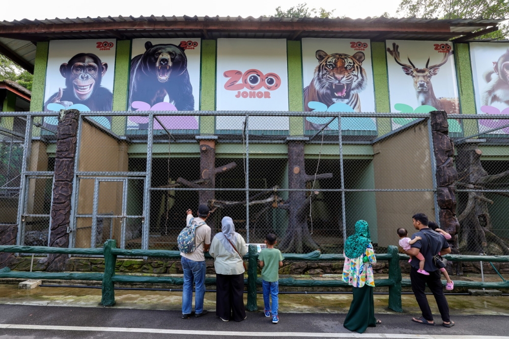Families enjoy a day out at the Johor Zoo in Johor Baru January 5, 2025, following a change in the weekend from Friday and Saturday to Saturday and Sunday. — Bernama pic