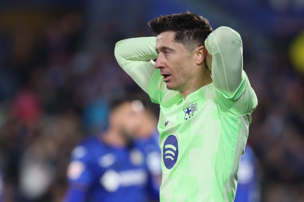 Barcelona’s Robert Lewandowski was allowed no room to breathe as Getafe dug deep. — Picture from AFP