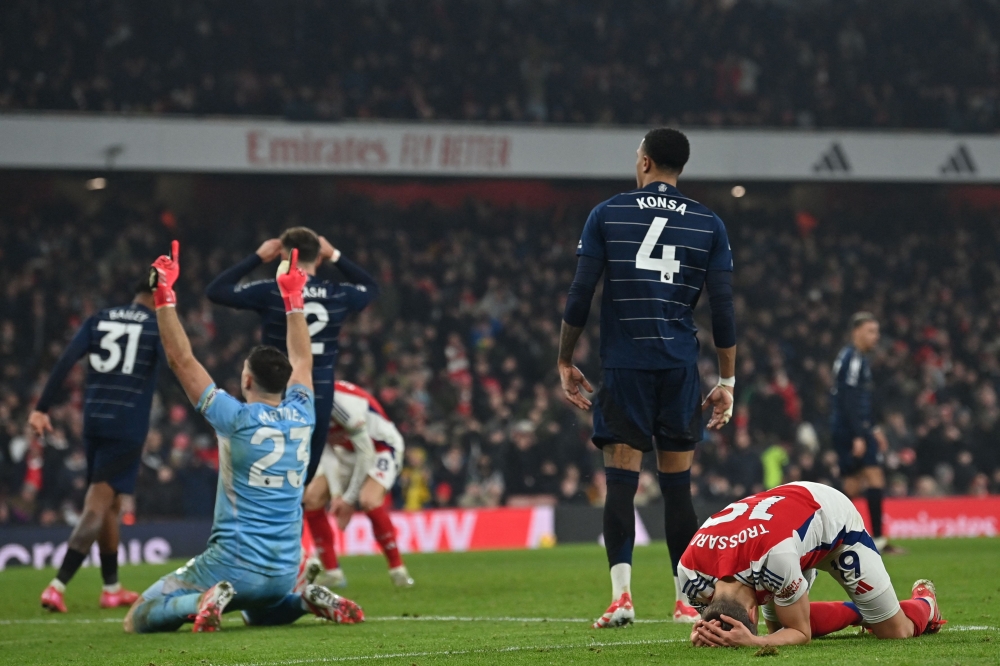 Arsenal’s Leandro Trossard (right) reacts after missing a chance. — Picture from AFP