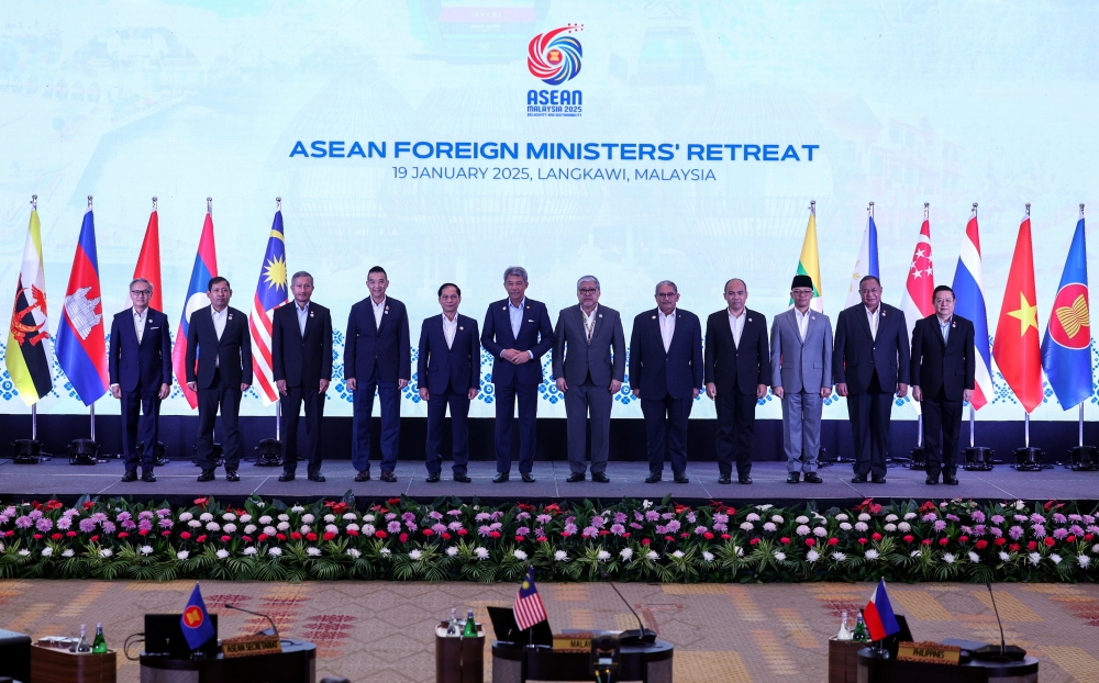 Foreign Affairs Minister Datuk Seri Mohamad Hasan (7th right) poses for a photo with Asean Foreign Ministers at the Asean Foreign Ministers’ Retreat (AMM) at the Langkawi International Convention Centre January 19, 2025. — Bernama pic
