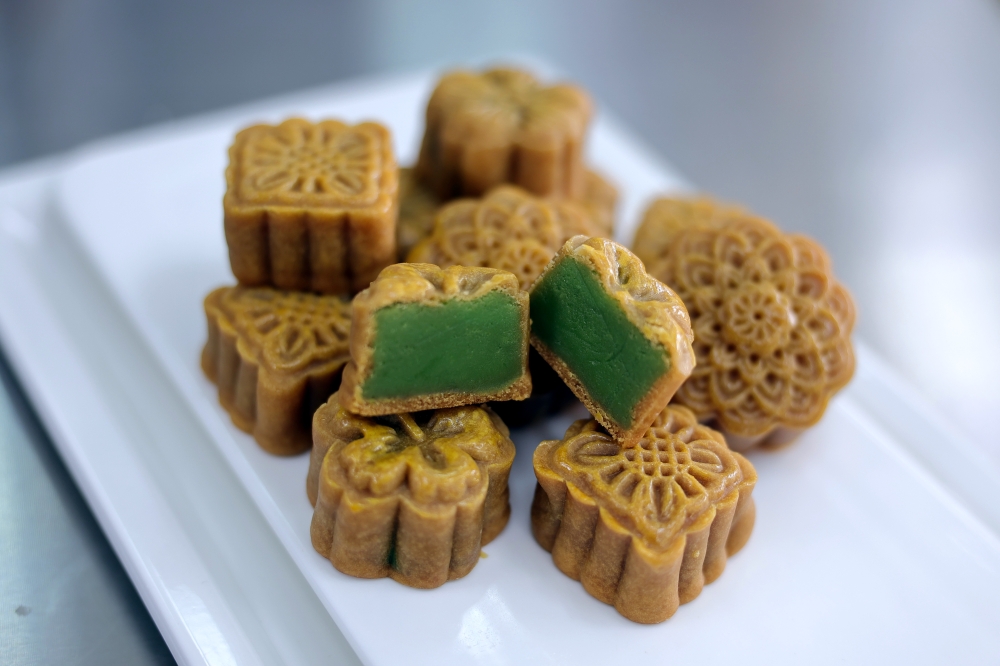 Starting with just RM2,000 in capital, a former lecturer now earns over five figures annually from her halal mooncake business, which she began five years ago. — Bernama pic