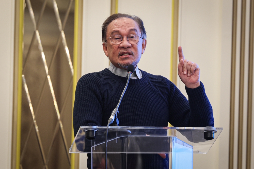Prime Minister Datuk Seri Anwar Ibrahim speaks during a gathering with about 200 members of the Malaysian diaspora in Brussels January 19, 2025. — Bernama pic