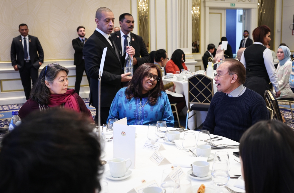 Prime Minister Datuk Seri Anwar Ibrahim, who is on a two-day working visit to Belgium, also urged Malaysians abroad to work together with all parties to develop and advance the nation. — Bernama pic 