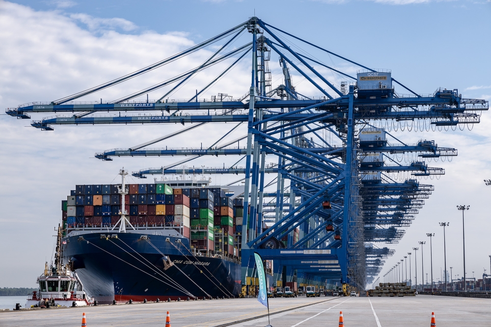 In a statement today, the Ministry of Investment, Trade and Industry (Miti) reported that exports topped RM1 trillion for the fourth year in a row, rising 5.7 per cent to RM1.508 trillion. — Picture by Firdaus Latif