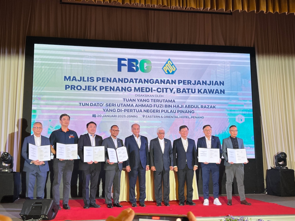 The signing ceremony of the Penang Medi-City Batu Kawan between PDC and FBG. — Picture by Opalyn Mok