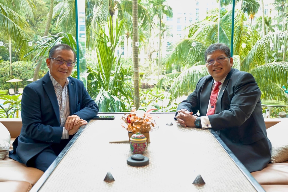 Dewan Rakyat Speaker Tan Sri Johari Abdul meets with his Singaporean counterpart Seah Kian Peng in Singapore January 20, 2025. — Picture via Facebook