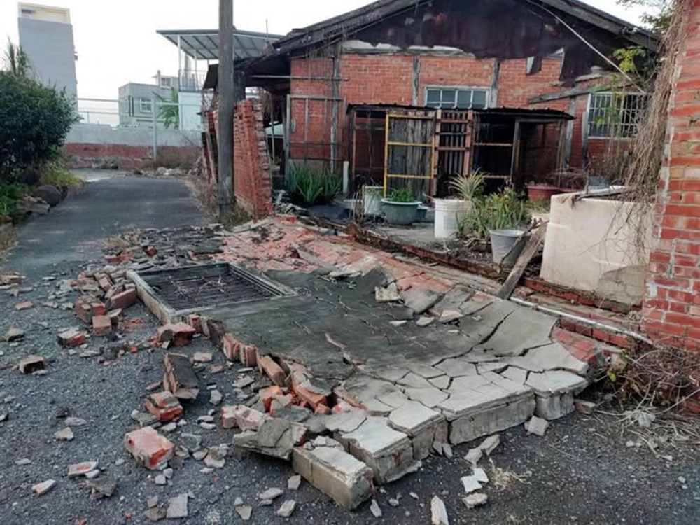 A collapsed wall of a house after the earthquake in Lucao township, Chiayi County — Pic by AFP