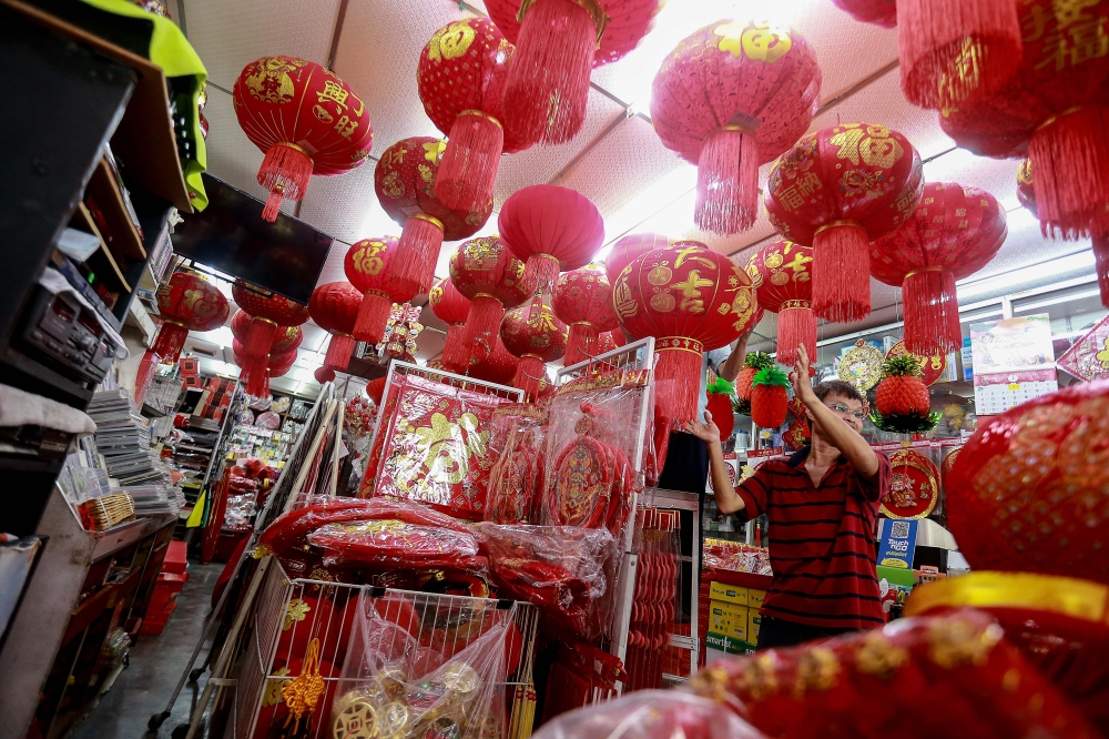 A restaurant group said an increase of service charge works as a 'tip' for its workers during Chinese New Year period. — Picture by Sayuti Zainudin