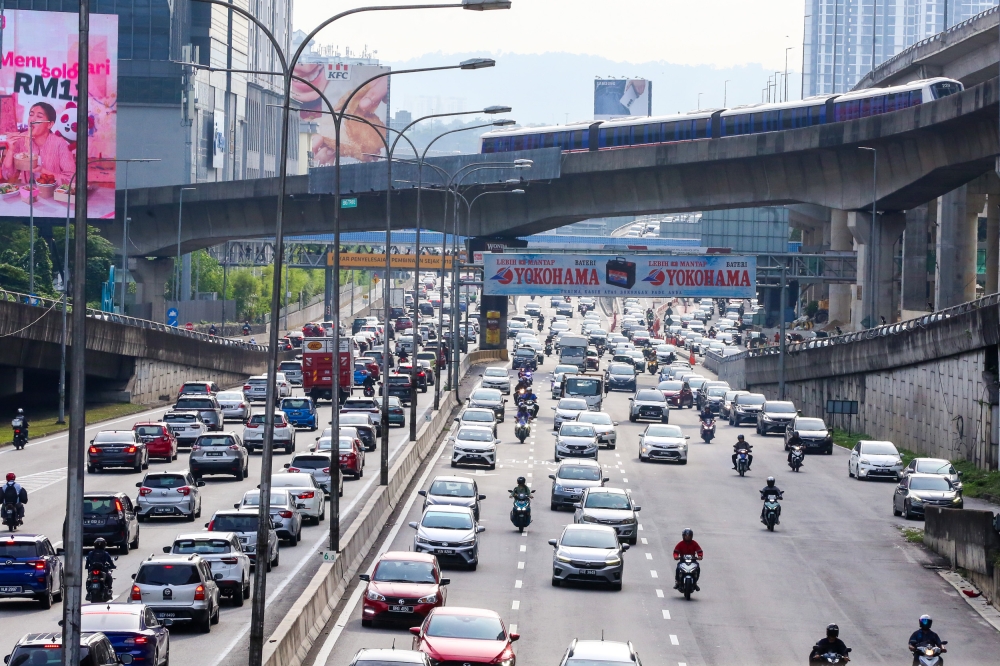 Putrajaya has decided to not subsidise highway concessionaires froom this year. — Picture by Choo Choy May .