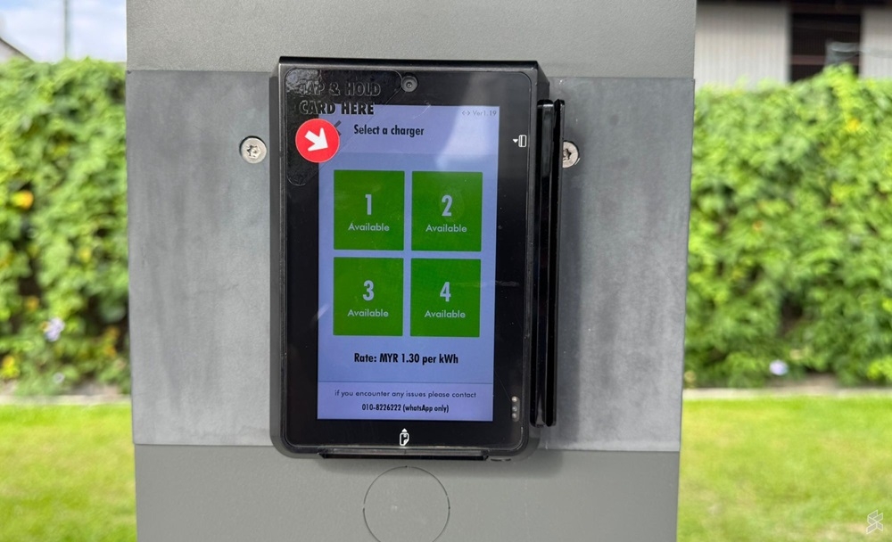 Users can activate and pay for charging by simply tapping their credit and debit cards as well as Apple Pay, Google Pay and Samsung Pay on the card terminals. — SoyaCincau pic 