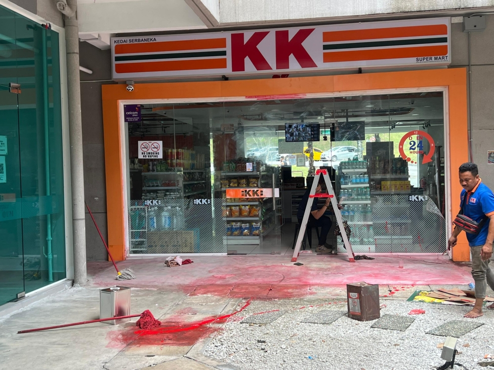 Red paint is seen outside the KK Mart outlet at Kompleks Perdana Siswa (KPS) in Universiti Malaya (UM). — Picture courtesy of Umany