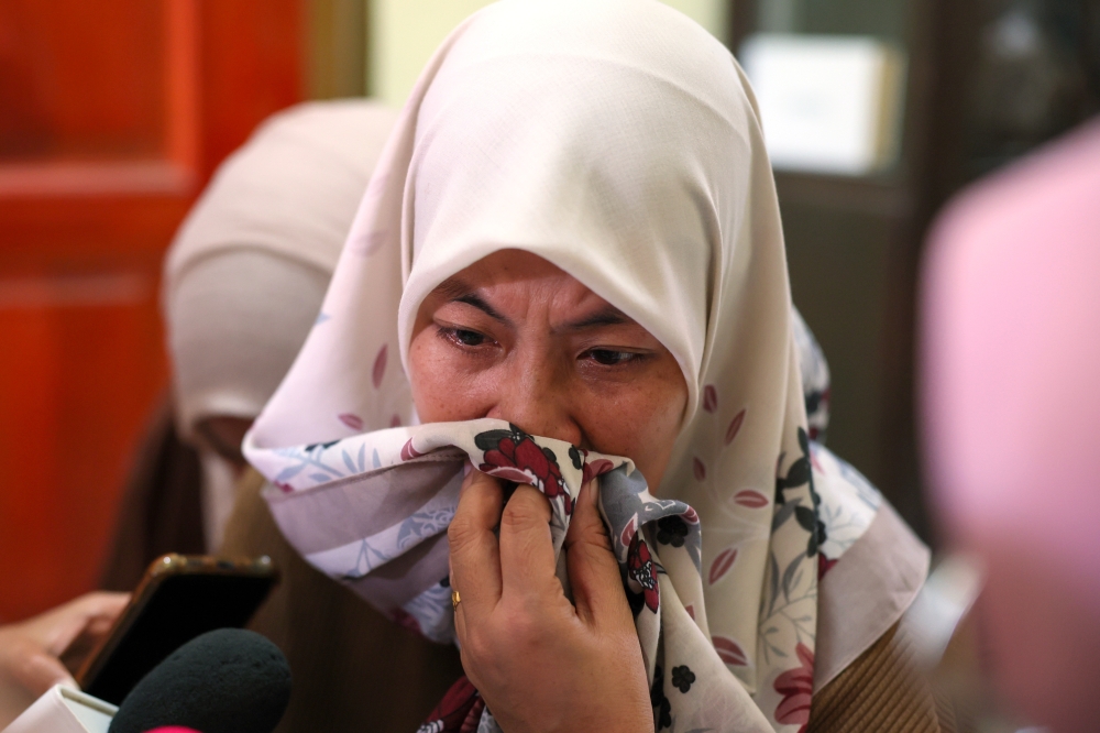 Faridah Abdul Karim, wife of Ahmad Nor Al Faizan Jusoh, a 47-year-old person with disabilities who was assaulted in Chukai, cries while speaking to reporters in Kuala Terengganu January 20, 2025. — Bernama pic