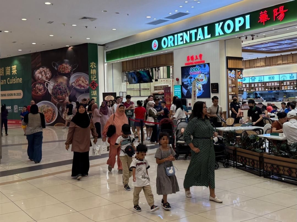 Oriental Kopi debuted on the ACE Market at 75 sen for a premium of 31 sen over its initial public offering (IPO) price of 44 sen, with 65.58 million shares traded. — Picture by Ben Tan