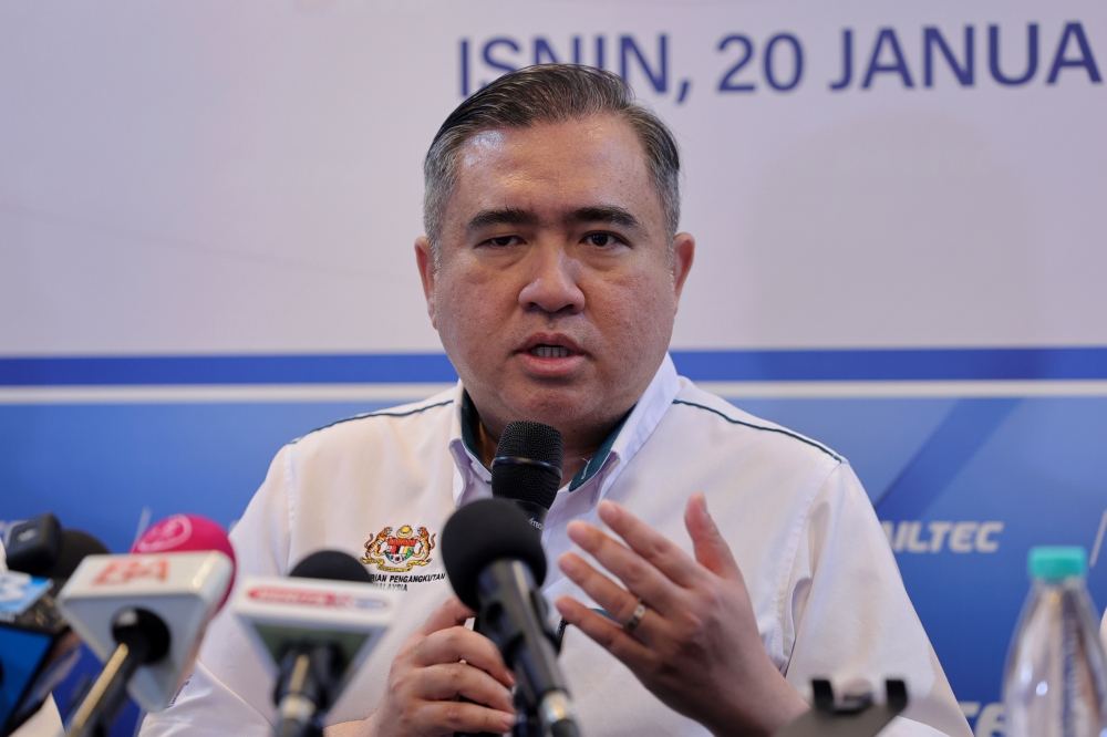 Loke said this in response to a question regarding whether the government would revoke the driving licences of persons with mental disabilities following a recent incident in which a mentally disabled person was assaulted for allegedly causing an accident at a night market in Chukai, Terengganu. — Bernama pic