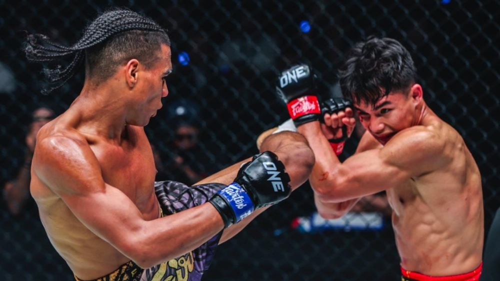 Estupinan lands a kick on Jojo during their ONE 170 fight. – Photo from One Championship
