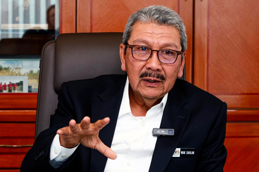 Public Service director-general Tan Sri Wan Ahmad Dahlan Abdul Aziz said the job rotation policy for civil servants stationed at service counters for over five years must be implemented in stages to ensure it does not disrupt the operation of government services. — Bernama pic