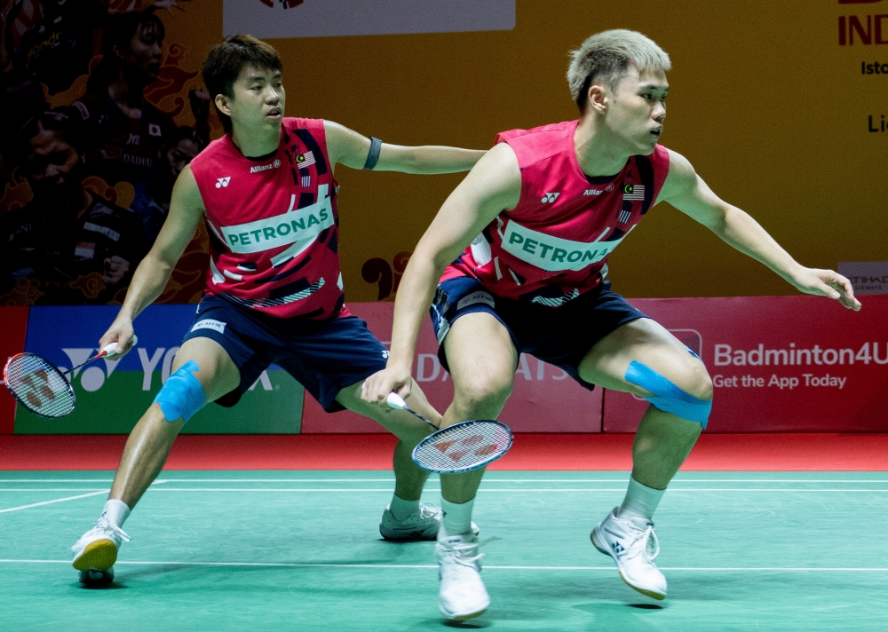 Malaysian men’s doubles shuttlers Man Wei Chong and Tee Kai Wun scored against fourth ranked Indonesians Fajar Alfian-Muhammad Rian Ardianto to clinch Malaysia’s first ever Indonesian Masters 2025 title. — Bernama pic