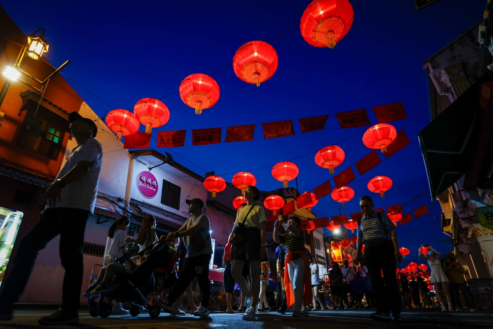 Red lanterns, red clothing, red packets, the colour red is associated with the Chinese for luck, positive energy, and blessings, which is why they go to town with it during celebrations, particularly during Chinese New Year. — Bernama pic