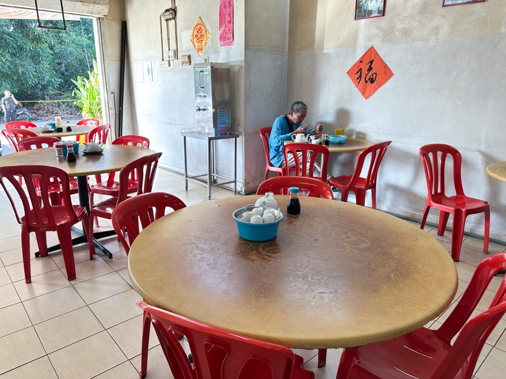 Weekdays see only regulars tucking into their 'bak kut teh'. — Picture by Lee Khang Yi