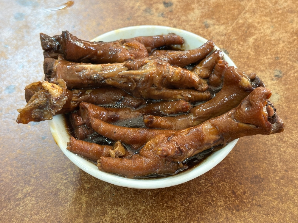 Chicken feet fans can slowly savour each piece until the bones are clean. — Picture by Lee Khang Yi