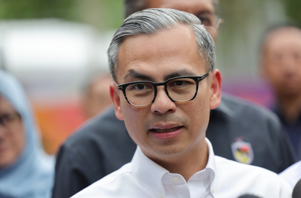 Communications Minister Fahmi Fadzil said Malaysia has become the first country to witness the signing of a 6-way 4G Multi Operator Core Network sharing agreement. — Bernama pic
