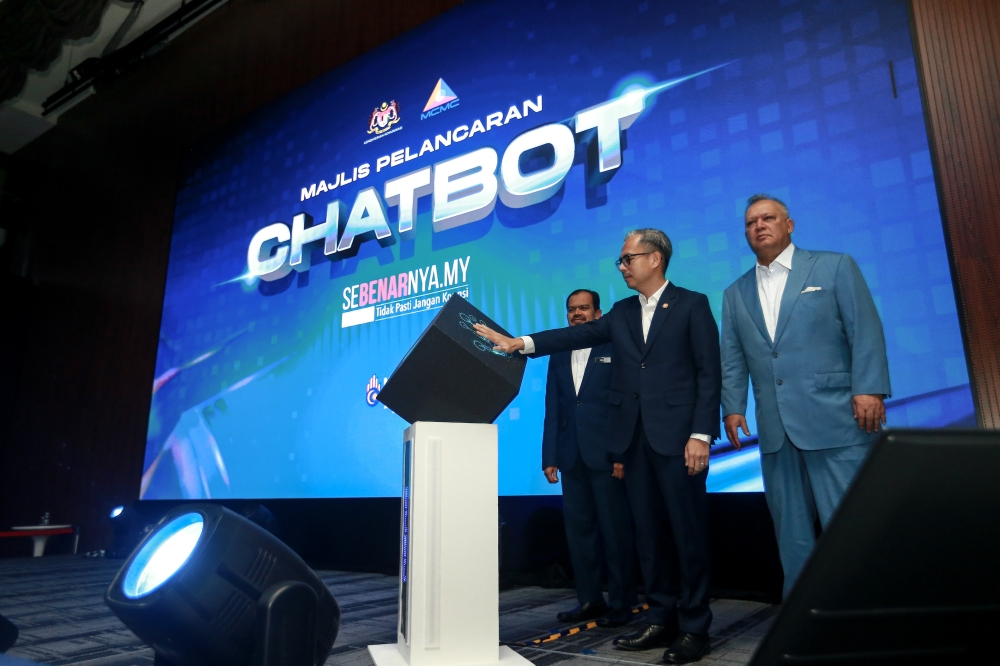 Communication Minister Fahmi Fadzil officiates the launch of the new Chatbot Sebenarnya.my at the Malaysian Communication and Multimedia Commission in Cyberjaya. January 28, 2025. — Picture by Sayuti Zainudin 