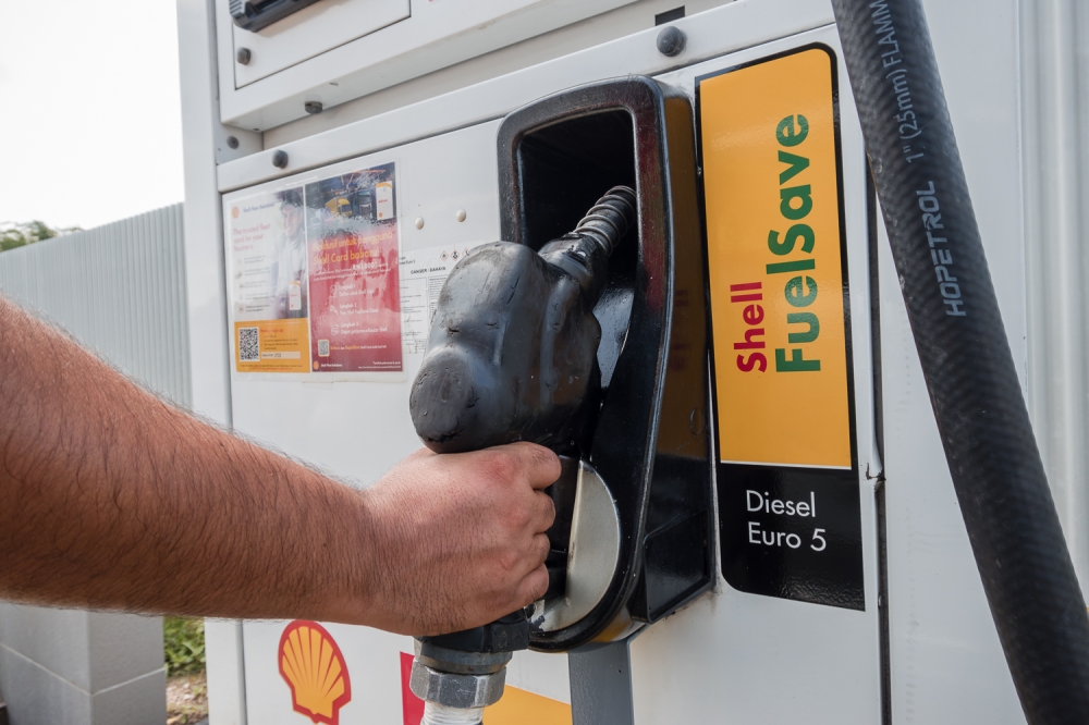 The government has set the retail price of diesel in Peninsular Malaysia at RM3.18 per litre. — Picture by Raymond Manuel