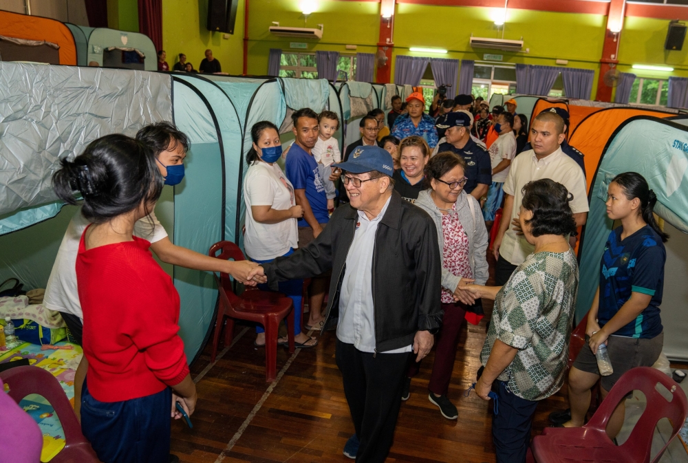 Uggah visits the PPS at Ranchan Multipurpose Hall today. — The Borneo Post pic