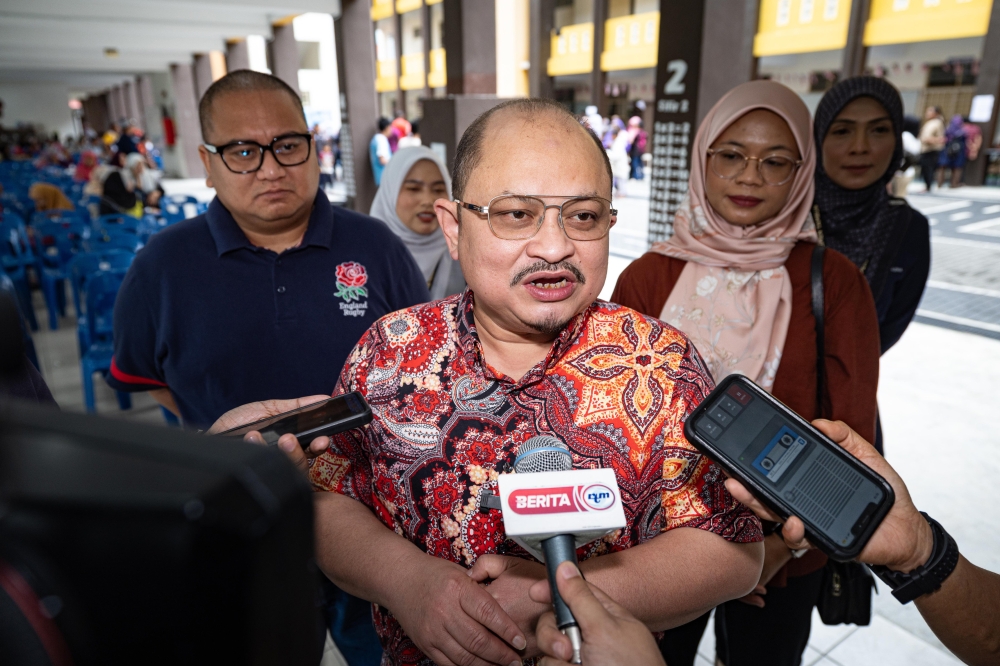 Senior Political Secretary to the Prime Minister Datuk Seri Shamsul Iskandar Md Akin speaks to the media while attending the Back to School Program at the Tambun Parliamentary Level at Sekolah Kebangsaan Meru Raya in Ipoh. — Bernama pic